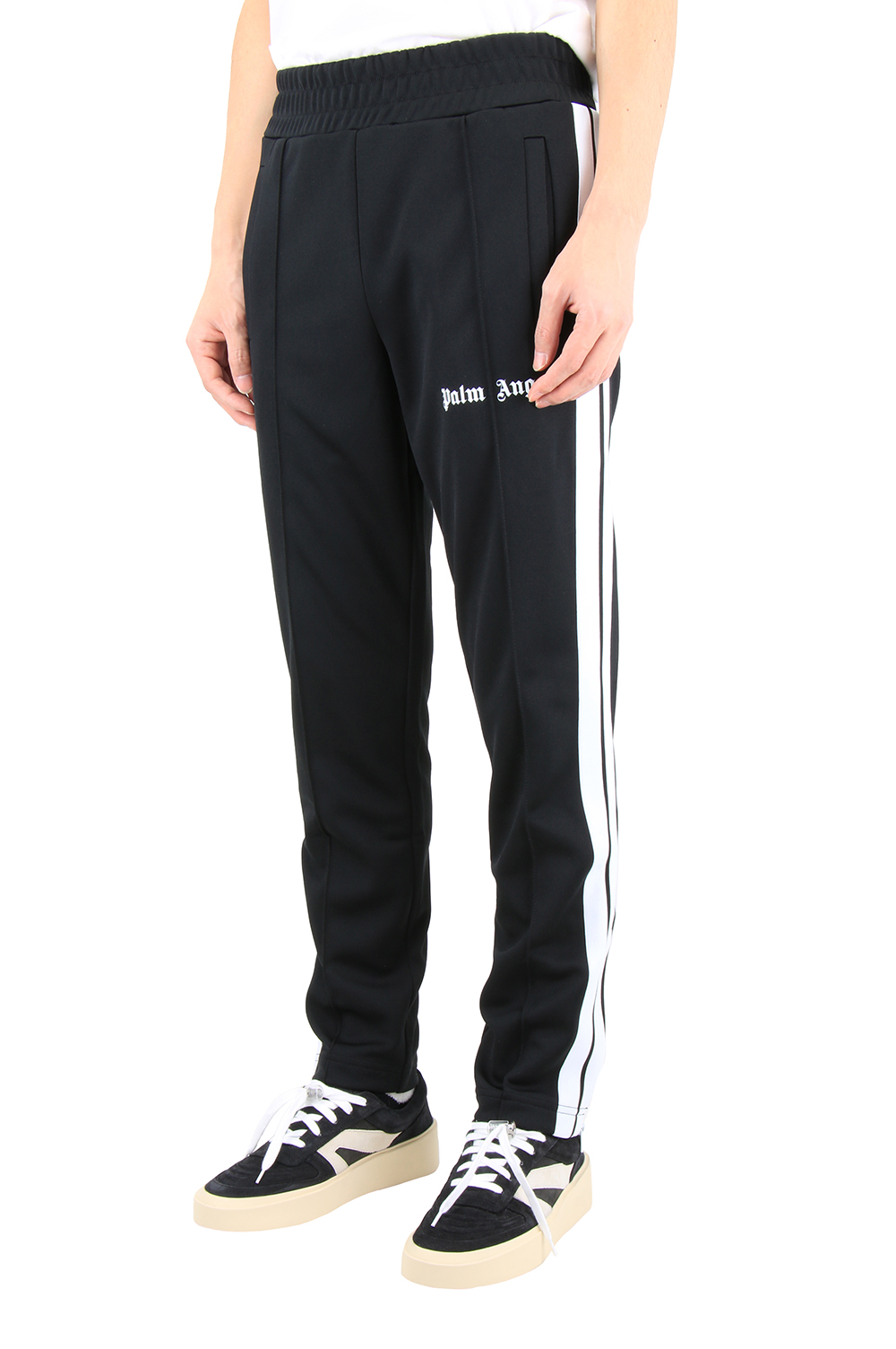 black and white sweatpants outfit