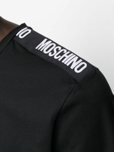 MOSCHINO – טישרט מוסקינו בצבע שחור דגם CLASSIC