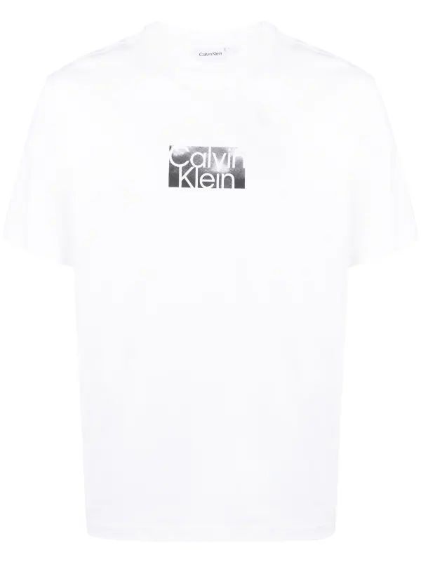 CALVIN KLEIN - חולצת טישרט קלווין קליין בצבע לבן דגם K10K111119