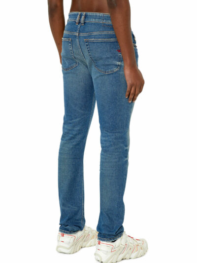 DIESEL – ג’ינס דיזל בצבע כחול דגם SLEENKER 09E88