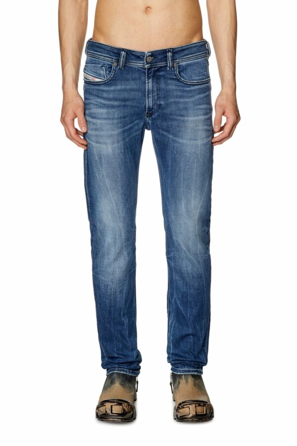 DIESEL - ג'ינס דיזל בצבע כחול דגם SLEENKER 09G30