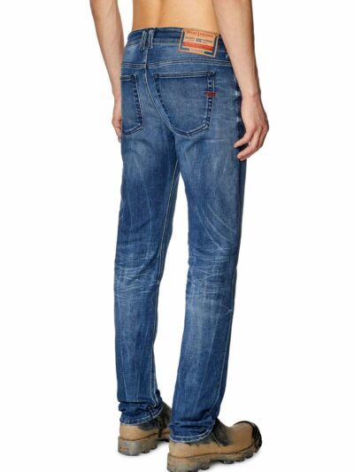 DIESEL – ג’ינס דיזל בצבע כחול דגם SLEENKER 09G30