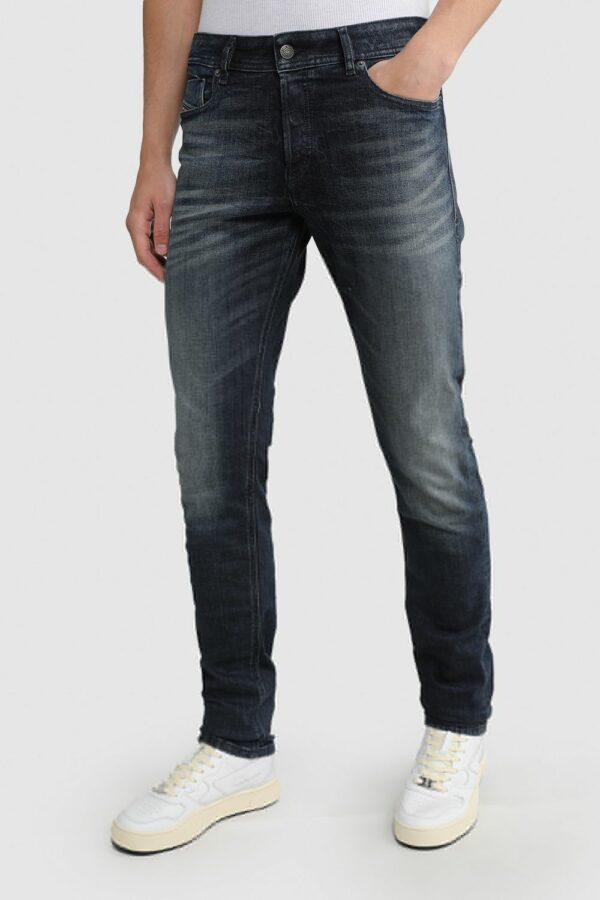 DIESEL - ג'ינס דיזל בצבע כחול דגם SLEENKER 069XD