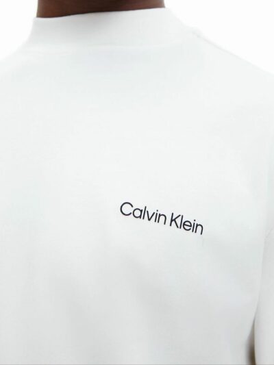 CALVIN KLEIN – טירשט קלווין בצבע לבן דגם K10K110179