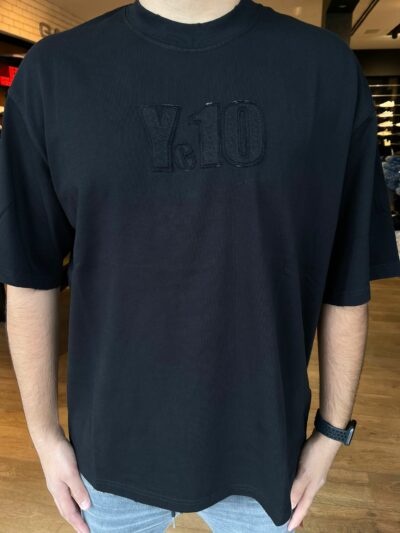 YN - טישרט אוברסייז YN בצבע שחור דגם T057