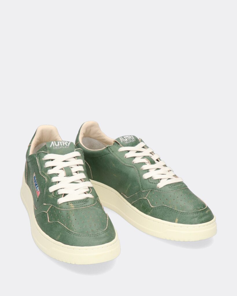 AUTRY - נעליים אוטרי בצבע ירוק דגם AULM SU24